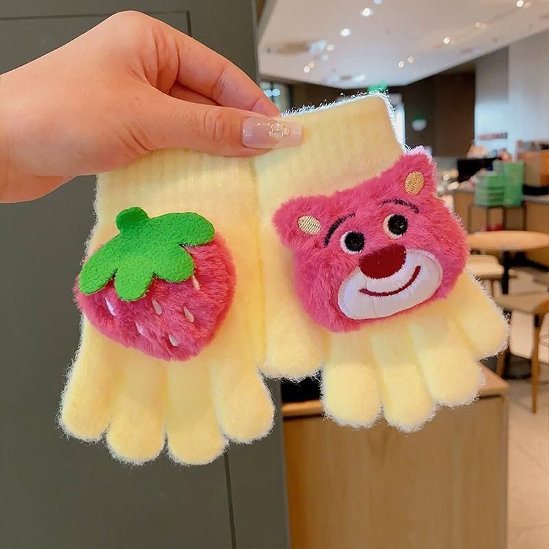 Găng Tay Giữ Ấm Mùa Đông Họa Tiết Gấu Dâu Tây Cho Bé Gái 2-8 Tuổi (   hot)