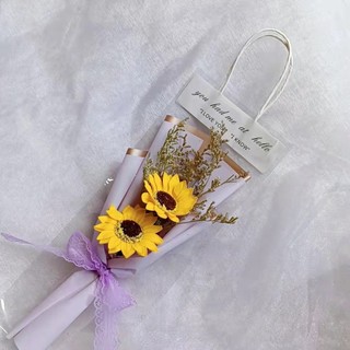 Bó hoa hướng dương 2 bông kèm sao tím tone tím cực kỳ lãng mạn phù hợp làm quà tặng thầy cô, bạn bè