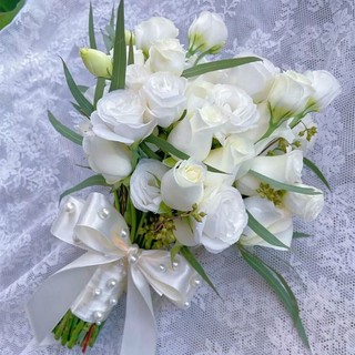Bó hoa cầm tay cô dâu từ hoa lụa phong cách Hàn Quốc trẻ trung. Ceveria