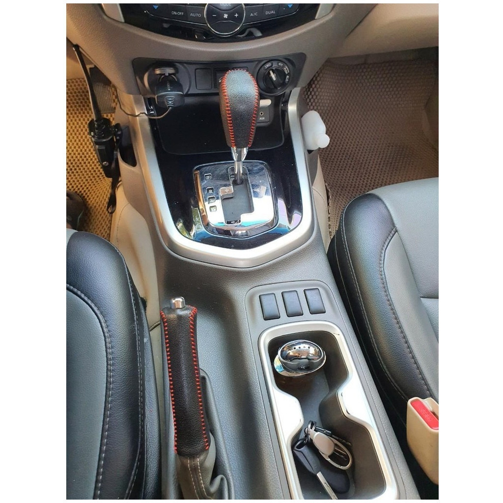 Bao da bọc cần số các đời xe Nissan Navara,Xtrail, Terra (AT) số tự động, da bò thật khâu thủ công