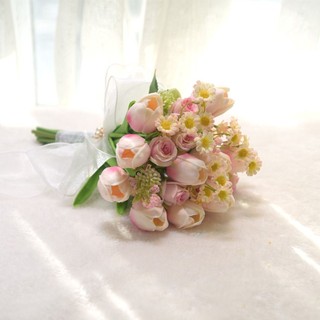 Bó hoa cưới cầm tay cô dâu từ tulip và cúc tana C047 CEVERIA