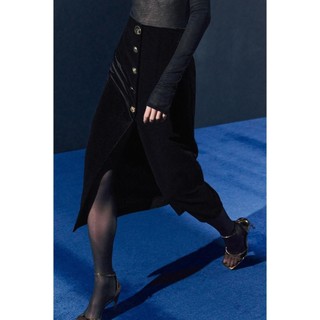 Váy Zara made in Morocco lưng cao Velvet đen khuy gold