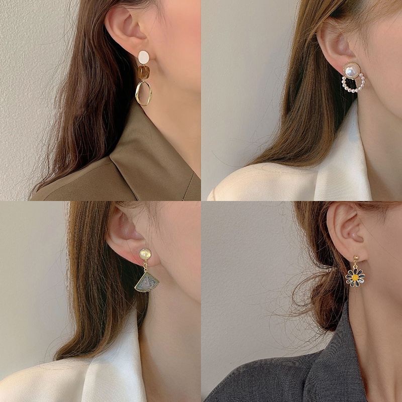 Kẹp tai nữ ngọc trai phong cách Hàn Quốc, thiết kế thời thượng và đơn giản