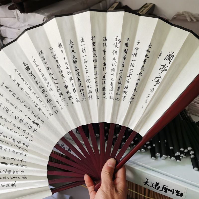 Quạt Xếp Bằng Vải Lụa Phong Cách Trung Hoa Cổ Điển