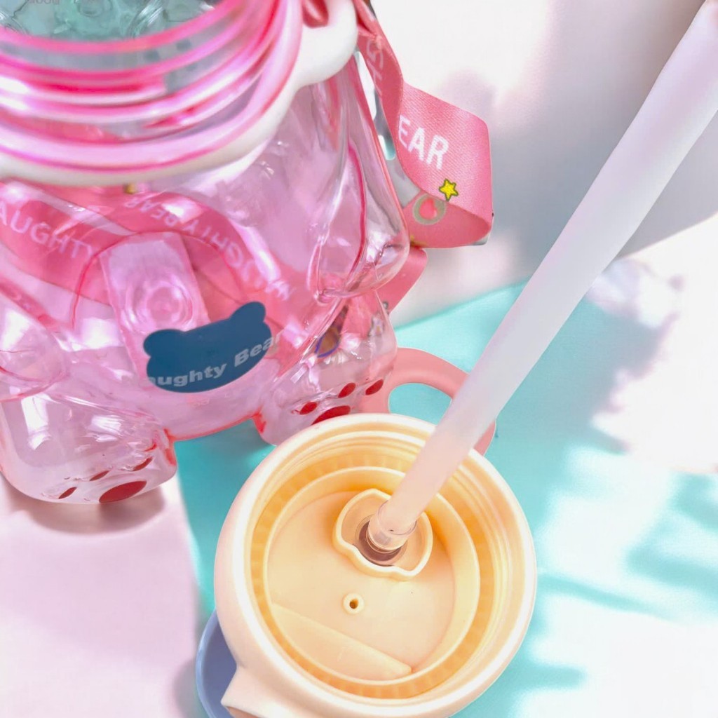 Bình Nước Học Sinh Hình Gấu Vinh Nam Plastic Thiết Kế Dễ Thương Có Quai Tiện Lợi An Toàn Mã 1032