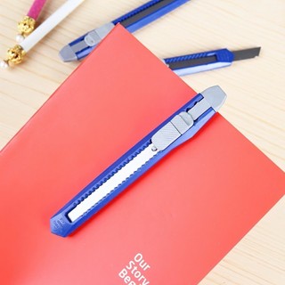 Miếng gạt nhựa dán giấy dán tường chuyên dụng dùng dán giấy dán tường , gồm dao rọc giấy và miếng gạt nhựa giá rẻ FETA