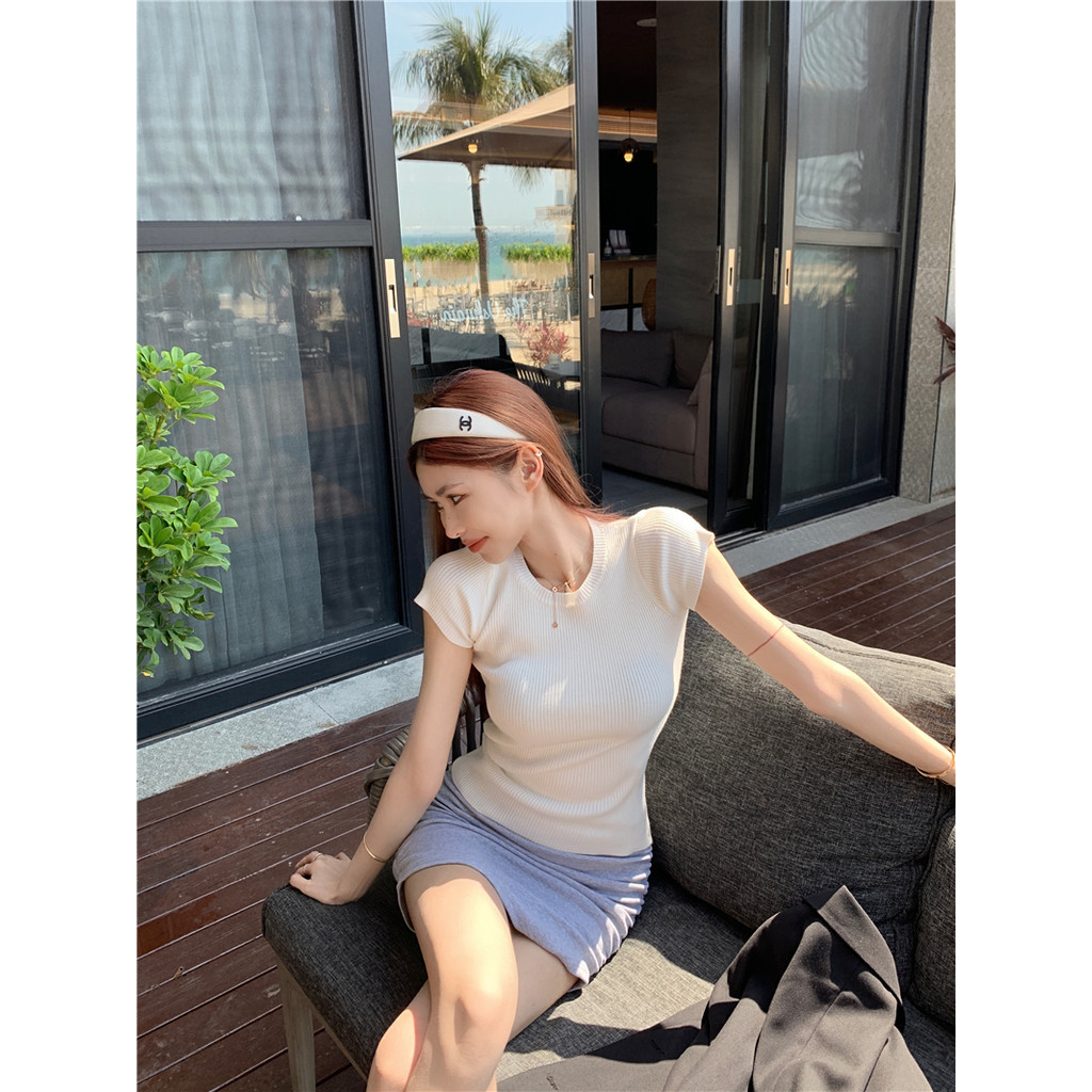 Suxi Mới Đơn Giản Màu Trơn Slim Fit Cổ Tròn Tay Ngắn Nữ Dệt Kim Top 240320