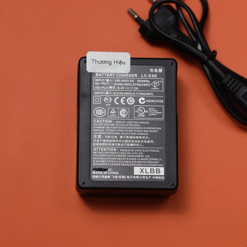 Sạc pin Canon LC E6E CAO CẤP cho pin canon Lp E6 dùng Canon 5DII , 5DIII , 6D , 7D, 70D, canon 60D