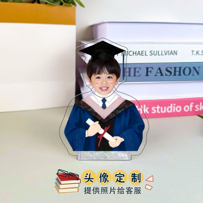 Standee lắc đầu chạy bằng pin cử nhân tốt nghiệp- Quà Tặng Sango