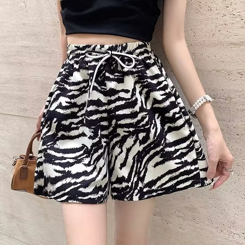 quần short nữ Quần Short Mùa Hè 2024 Phong Cách Mới Co Giãn Eo Dây Rút Rời Họa Tiết Ngựa Vằn Chữ