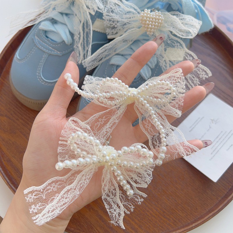Khóa dây giày nơ ngọc trai ren - Phụ kiện đồ trang trí giày DIY - Khóa tôm hùm mặt dây chuyền nơ - Ngọt ngào, phong cách Ins Hàn Quốc, thời trang - Dành cho giày thể thao, giày da, túi xách