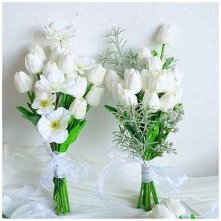 Bó hoa cưới cầm tay cô dâu dáng dài từ hoa tulip CEVERIA T0165