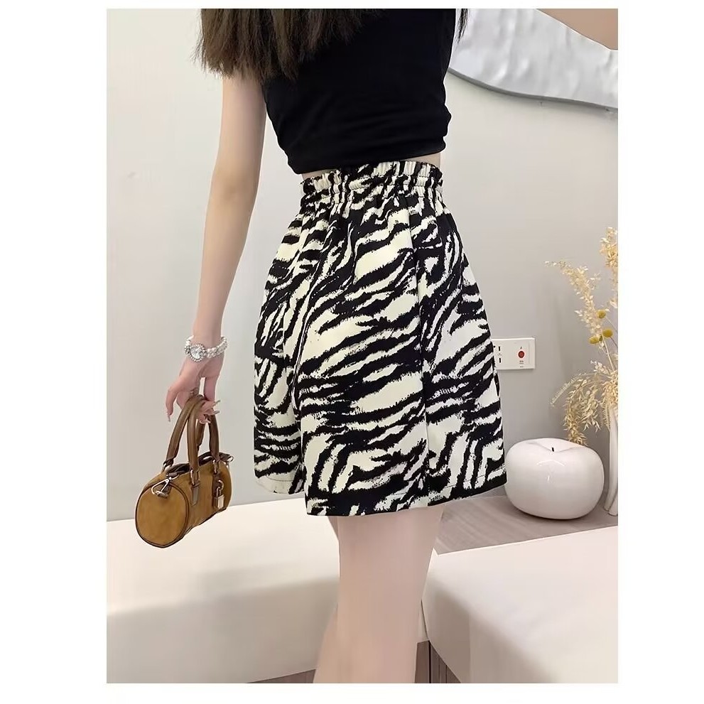 quần short nữ Quần Short Mùa Hè 2024 Phong Cách Mới Co Giãn Eo Dây Rút Rời Họa Tiết Ngựa Vằn Chữ