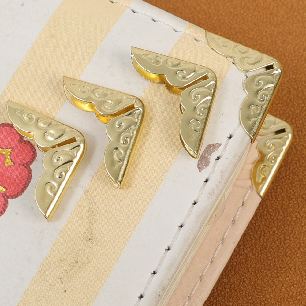 Bộ 50 14 * 14mm Antique Book Corner Protector - Trang trí sổ tay kim loại bằng đồng bạc vàng - Góc album ren hoa cổ điển - Dành cho sổ lưu niệm, menu, thư mục