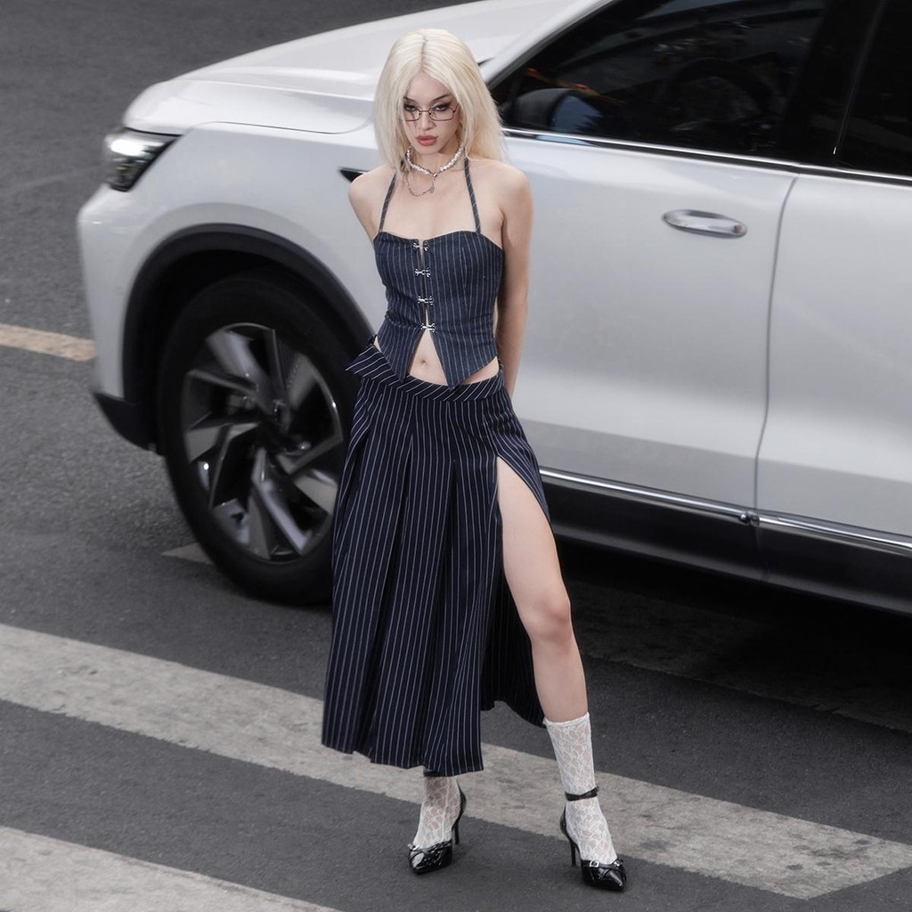 Ảnh Sizzle Striped Split Thigh Skirt - Chân váy sọc midi xếp ly xẻ đùi 3