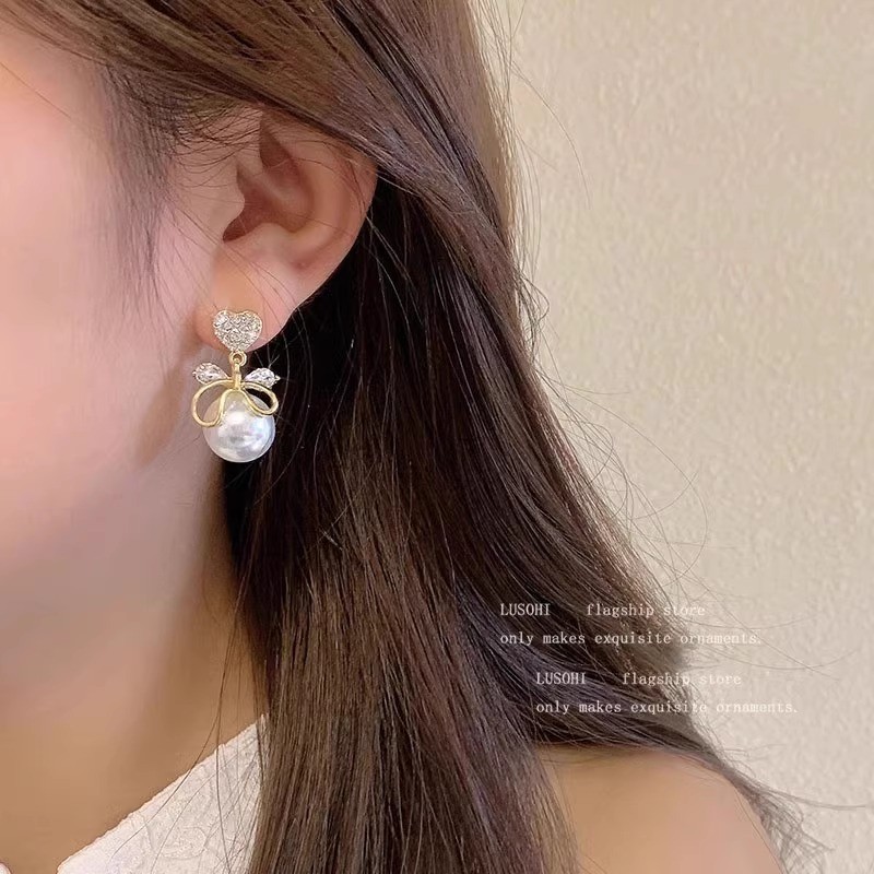Bông tai ngọc trai cao cấp retro năm 2024 với thiết kế đơn giản và phong cách mới
