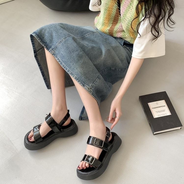 Mùa hè Mở Mũi Phẳng Dây Đeo Khóa Thấp Dép Đế PU Đế Thoải Mái Thanh Niên Hàng Ngày Cát Phù Hợp
