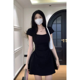 Đầm tay bay mùa hè Phong cách mới Slim-fit Tính khí Đầm đen eo hẹp