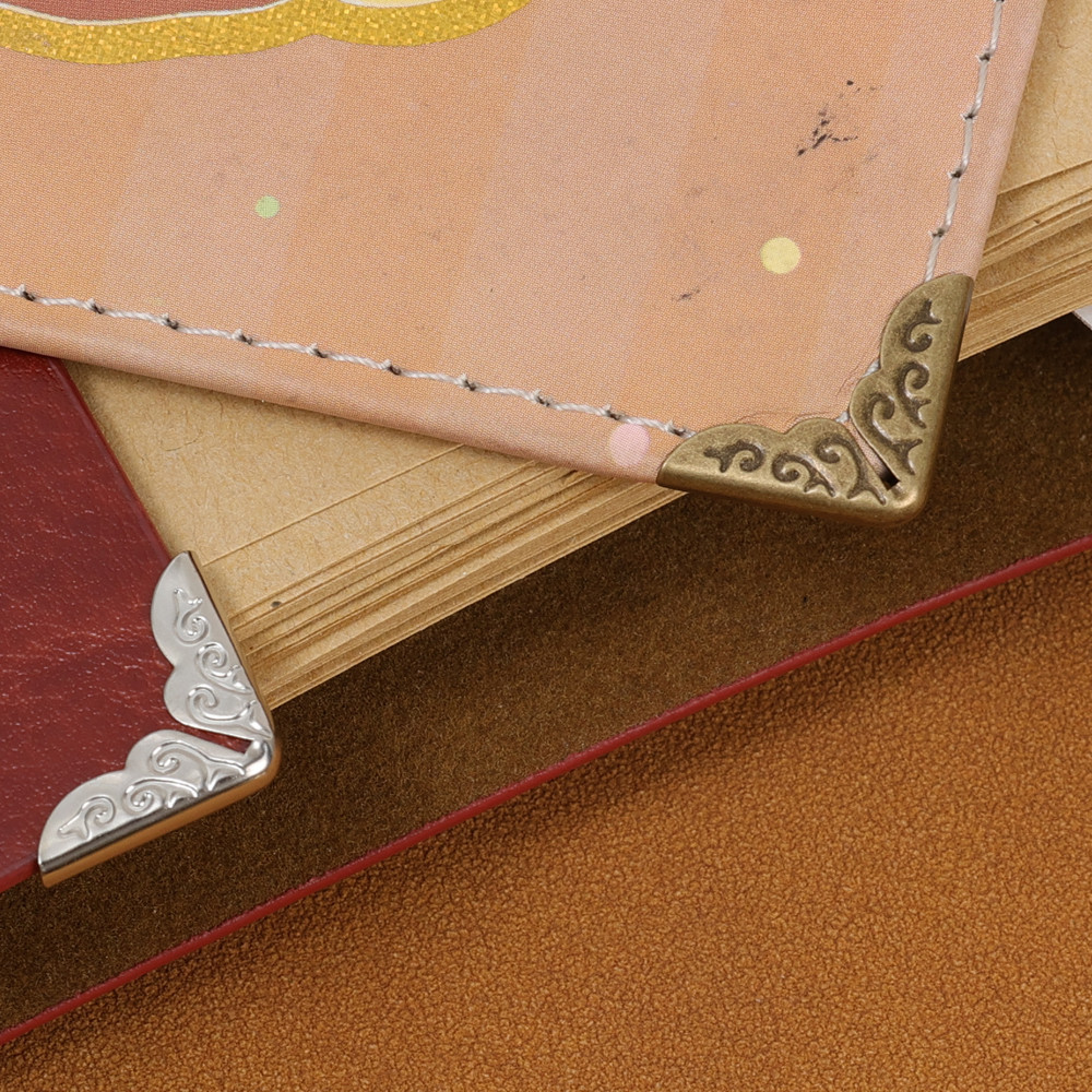 Bộ 50 14 * 14mm Antique Book Corner Protector - Trang trí sổ tay kim loại bằng đồng bạc vàng - Góc album ren hoa cổ điển - Dành cho sổ lưu niệm, menu, thư mục