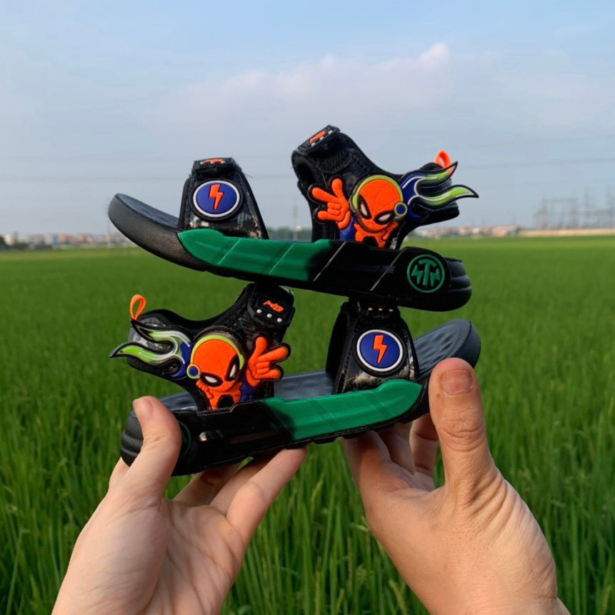 sandal bé trai dép quai hậu cho bé trai êm chân chống trượt khâu đế siêu nhân nhện QCCC có hộp cho bé  1 tuôi 8808 9908
