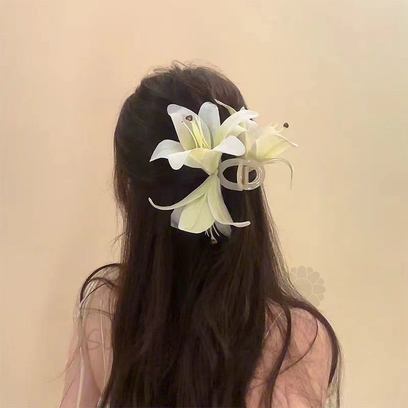 Kẹp mũ cao cấp hình hoa Lily ba chiều