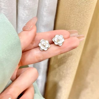 Bông tai ngọc trai bạc Camellia Retro nhẹ sang trọng Niche Bông tai cao cấp 2024 Phong cách mới