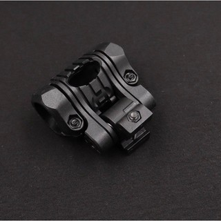 Kẹp đèn pin xoay_gắn vào ray trượt mũ bảo hiểm tactical