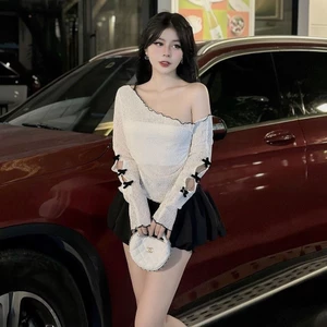 Áo kiểu lệch vai tay dài đính nơ có lót ngực A5903