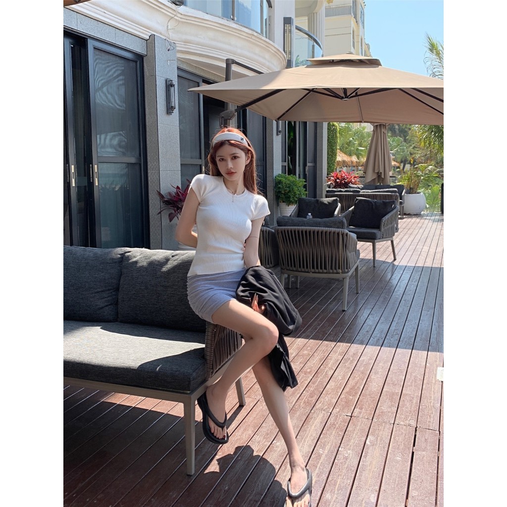 Suxi Mới Đơn Giản Màu Trơn Slim Fit Cổ Tròn Tay Ngắn Nữ Dệt Kim Top 240320
