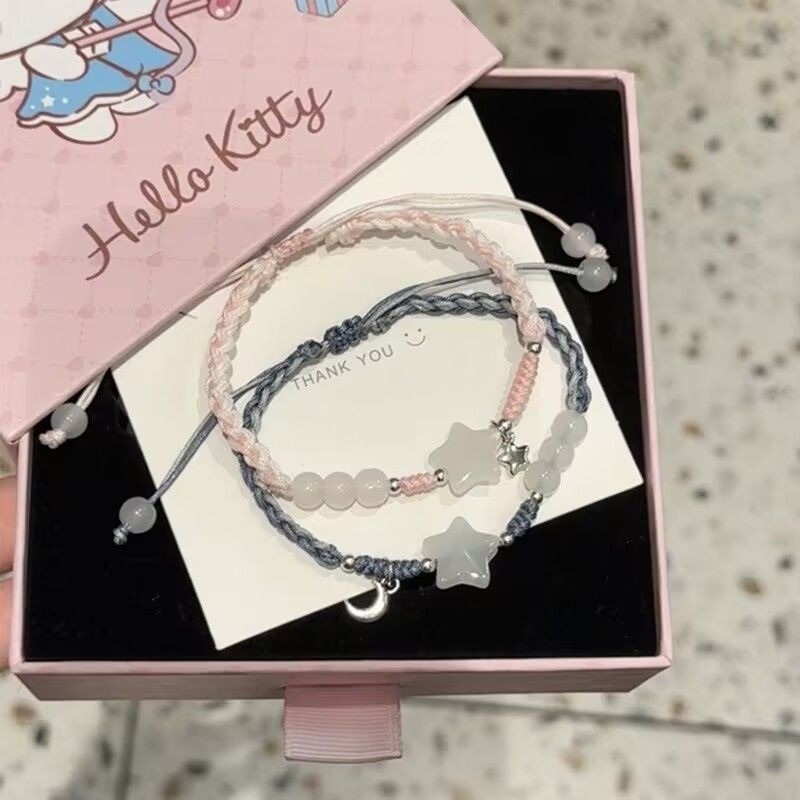 Vòng tay cặp đôi màu xanh và hồng, phù hợp làm quà tặng cho bé gái