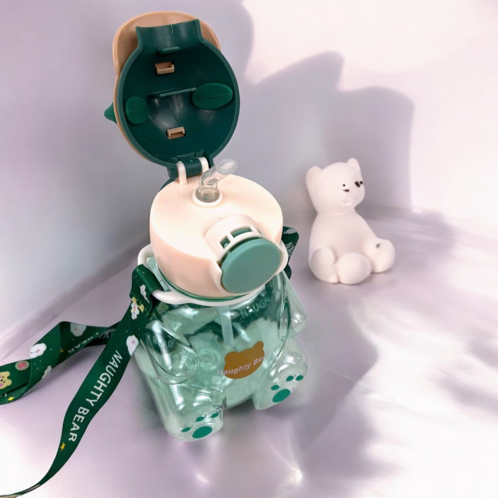 Bình Nước Học Sinh Hình Gấu Vinh Nam Plastic Thiết Kế Dễ Thương Có Quai Tiện Lợi An Toàn Mã 1032