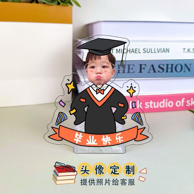 Standee lắc đầu chạy bằng pin cử nhân tốt nghiệp- Quà Tặng Sango