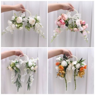 Bó hoa cưới cầm tay cô dâu đặc biệt tay cầm tròn nhẫn bọc ngọc trai nhân tạo