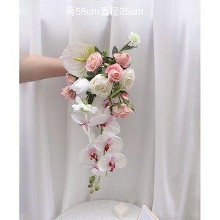 Bó hoa cưới cầm tay cô dâu dáng hoa hồng thác đổ phối màu pastel CEVERIA