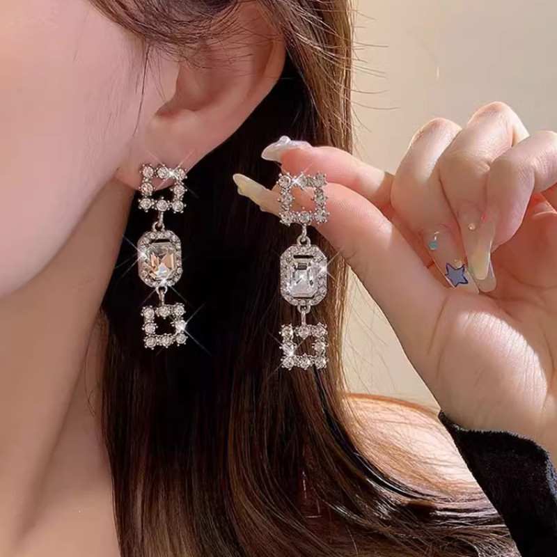 Bông Tai Cao Cấp, Phù Hợp Với Style Nhẹ Nhàng Cho Nữ