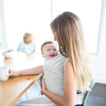 Địu vải Ergobaby Aura Baby Wrap 100% Vicose cho bé 0m+ , đai địu trợ lực em bé sơ sinh - Monnie Kids — ảnh 2