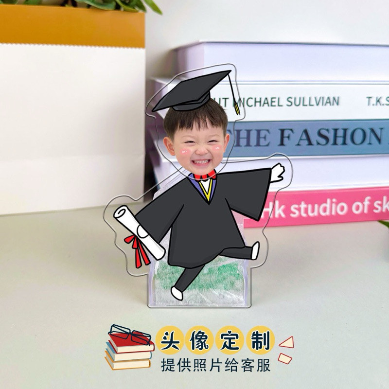 Standee lắc đầu chạy bằng pin cử nhân tốt nghiệp- Quà Tặng Sango