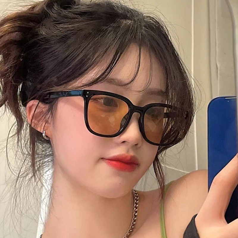 [Yunyuan] Kính râm màu vàng vuông ngoại cỡ Unisex phiên bản Hàn Quốc Chụp ảnh UV400 kèm kính râm ống kính Blush tích hợp