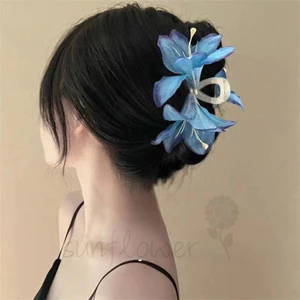 Kẹp mũ cao cấp hình hoa Lily ba chiều