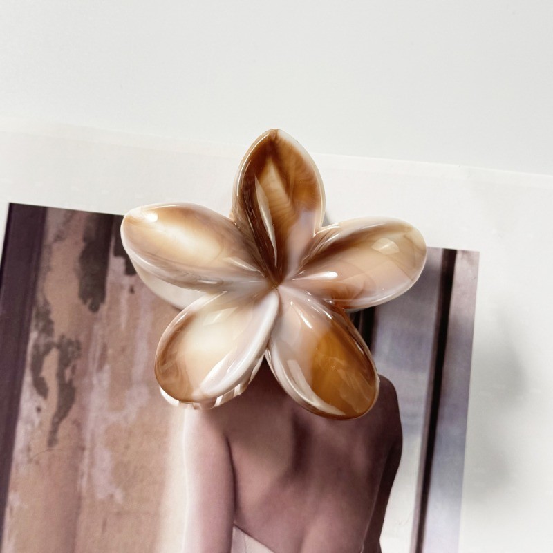 [Yunyuan] Kẹp tóc nữ màu gợn sóng màu sắc không đều Plumeria Phụ kiện tóc hoa sứ Kẹp cá mập ngày lễ