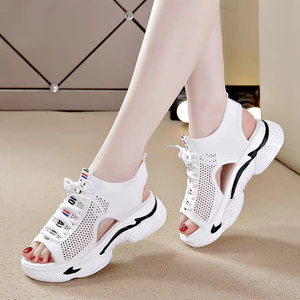 Xăng đan Thể Thao Nữ Mùa Hè 2024 Mới Rỗng Flat Ins Thời Trang Phù Hợp Với Nền Tảng Giày Thường Ngày Nữ