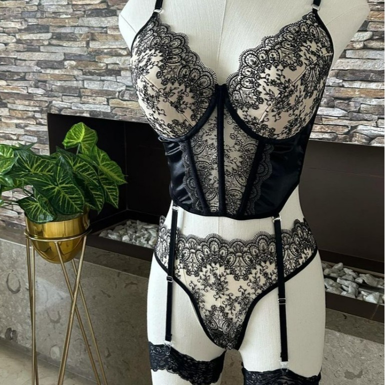 Châu Âu Mỹ Mới Phong Cách Nhẹ Ren Đen Phối Cảnh Khâu Garter Thắt Lưng Xương Cá Xuyên Biên Giới Gợi Cảm Bộ Bốn Mảnh