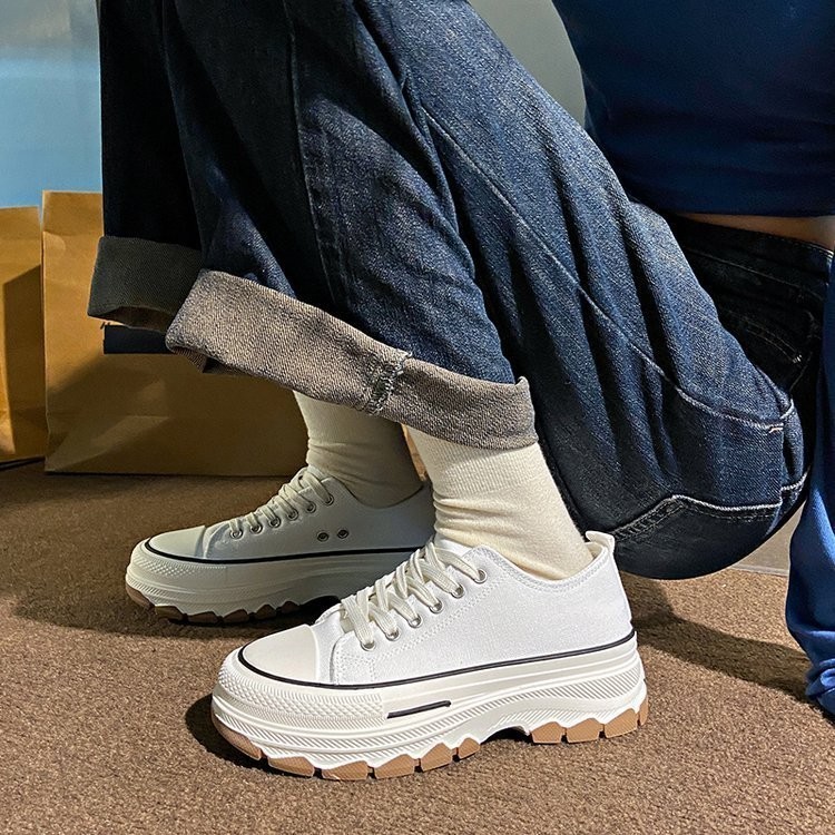 🔥Còn hàng🔥Giày thể thao nữ tăng chiều cao thêm 4cm Trắng và đen, size 38-41