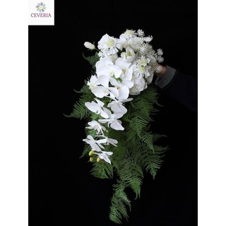 Bó hoa cưới cầm tay cô dâu từ thác đổ dáng dài phối hoa lan, dương xỉ, hồi hương và tulip nhân tạo CEVERIA