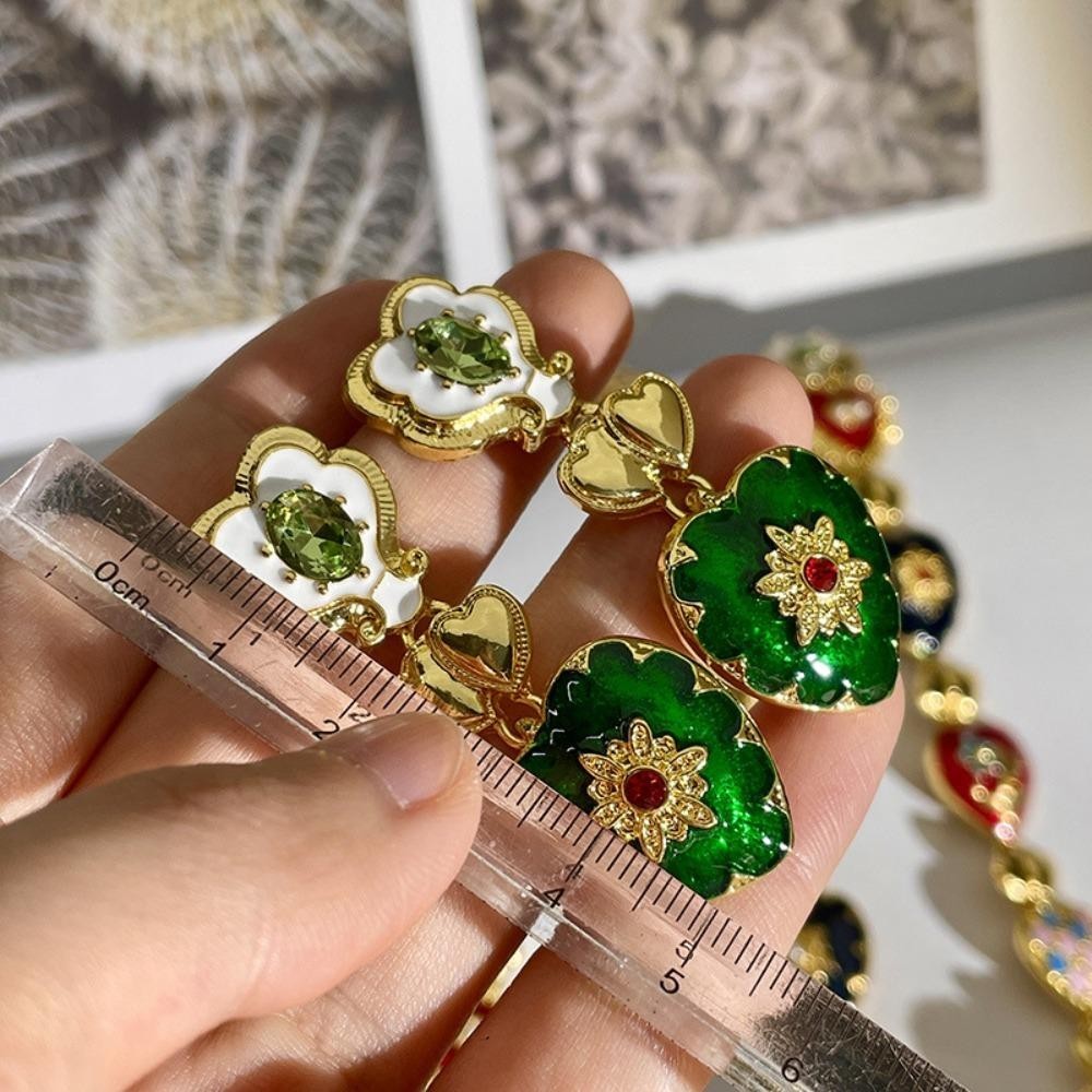 Vòng cổ SAIA Vintage với họa tiết khắc nghệ thuật nhiều màu sắc, phù hợp phong cách retro và thời trung cổ