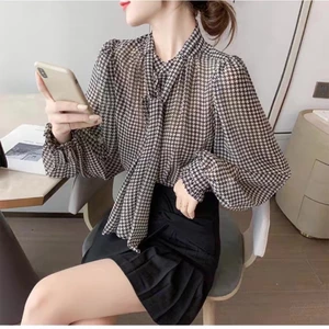 Áo sơ mi lụa họa tiết zizac phối nơ cổ cho các nàng công sở 1690