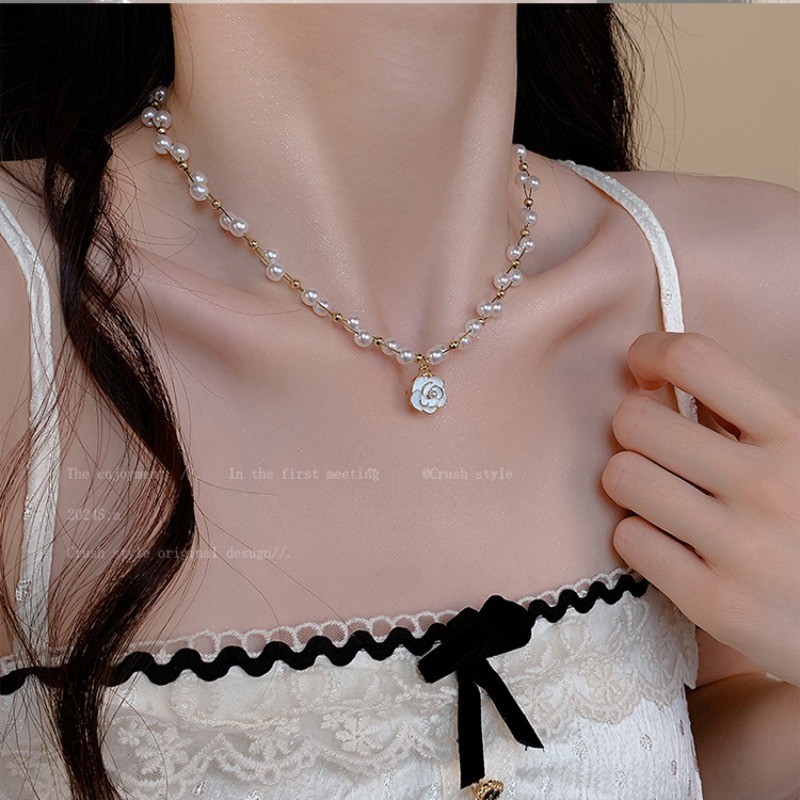 Vòng cổ ngọc trai Camellia Phụ kiện vòng cổ nữ kiểu Pháp mùa hè