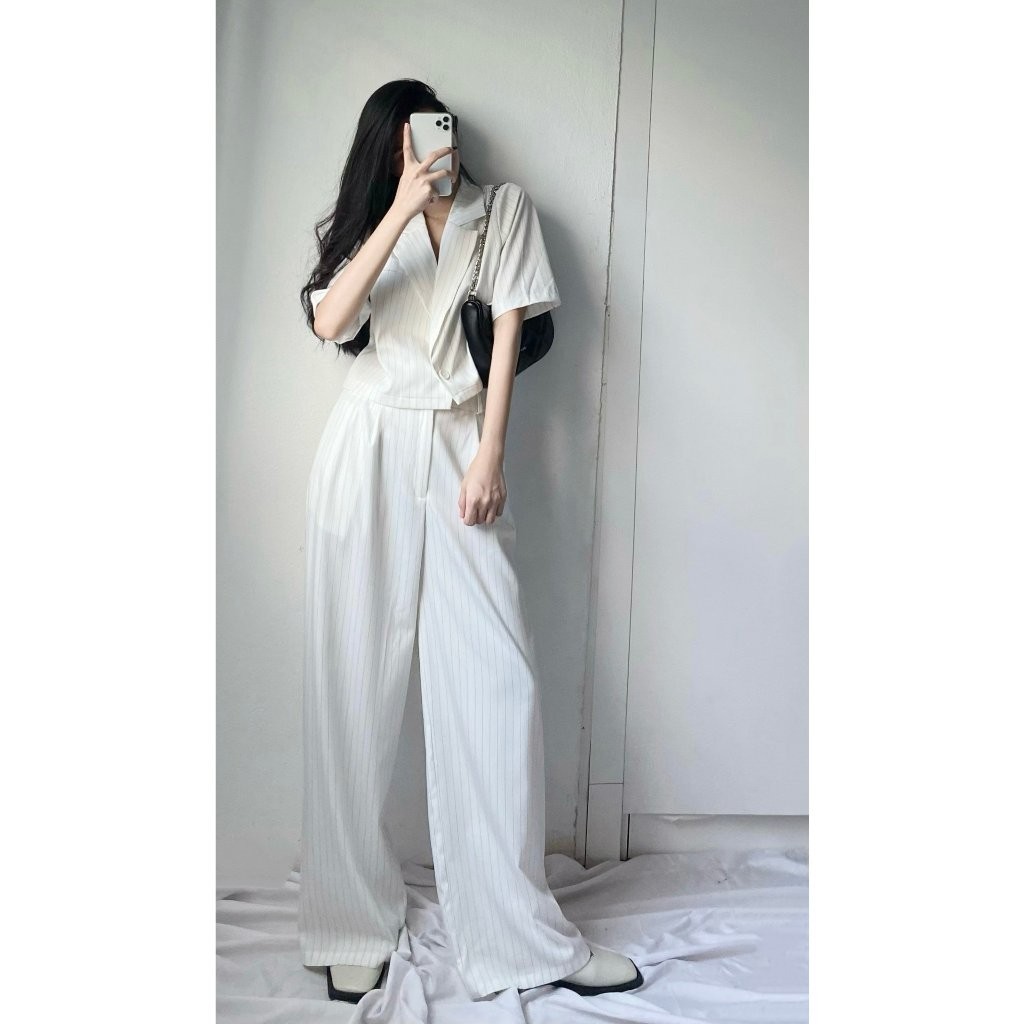 Set kẻ cati áo croptop cổ vest mix quần culottes vải trượt thái cực trendy A2160