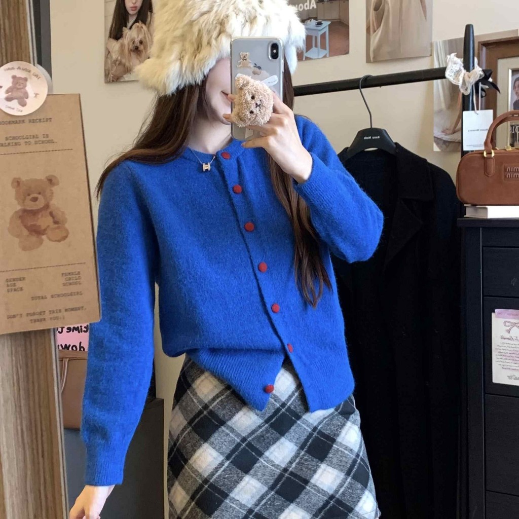 Áo len cardigan màu xanh Klein, áo len mềm mại và rộng rãi cho phụ nữ, phong cách nhẹ nhàng mùa xuân và mùa thu, áo giảm cân