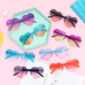 Màu kẹo Kính râm hình trái tim Kính râm nhiều màu sắc Ống kính chuyển màu Sắc Kính dự tiệc bãi biển